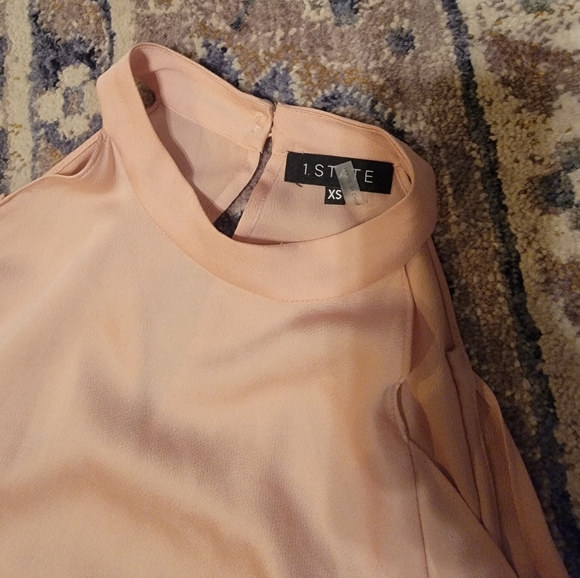 1.State open shoulder blouse - Picture 3 of 3